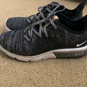 Black Nike Air Max